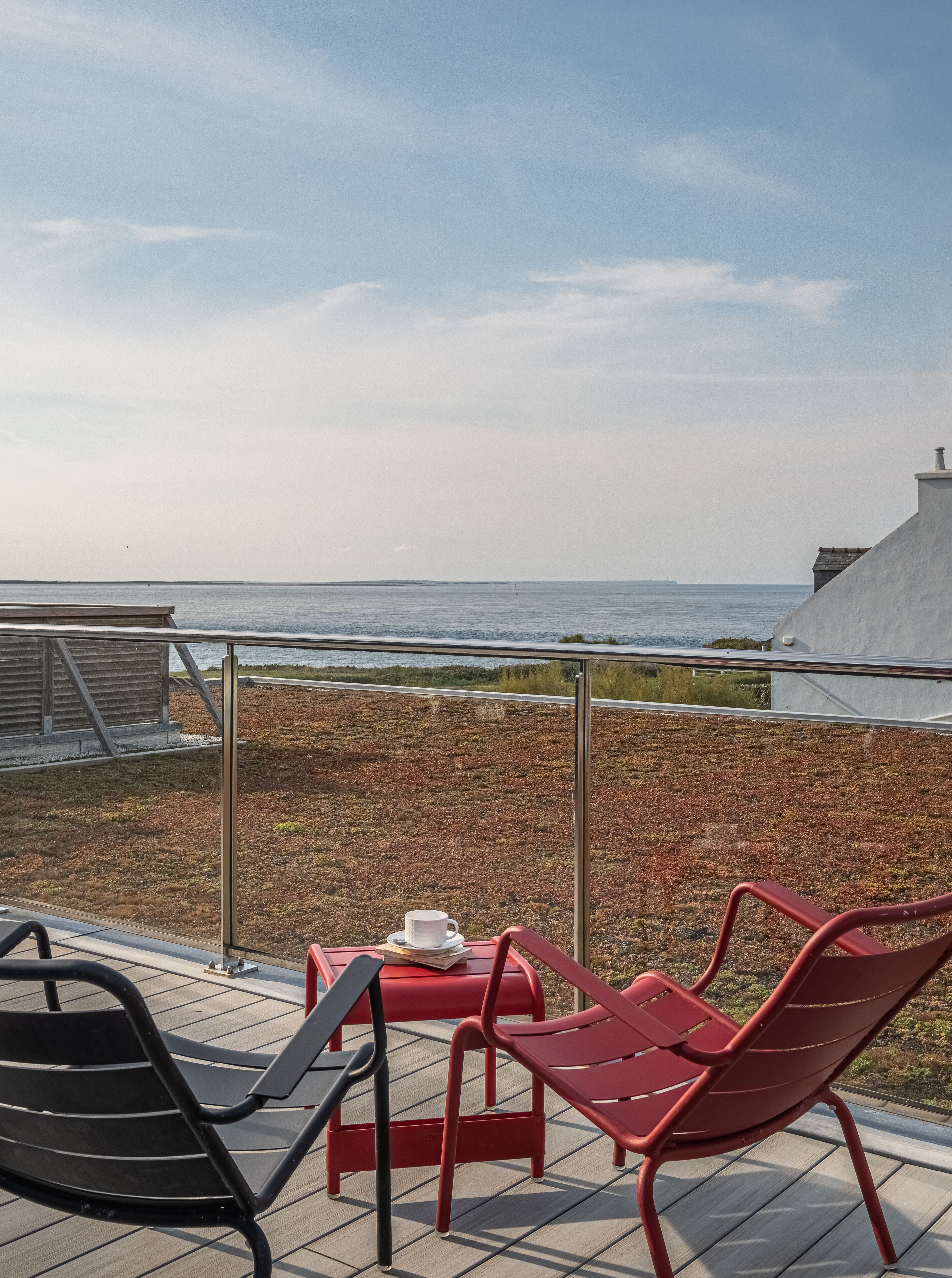 Superior Double or Twin Room, Sea View | Bar mini, peti besi dalam bilik, dihias secara berasingan 