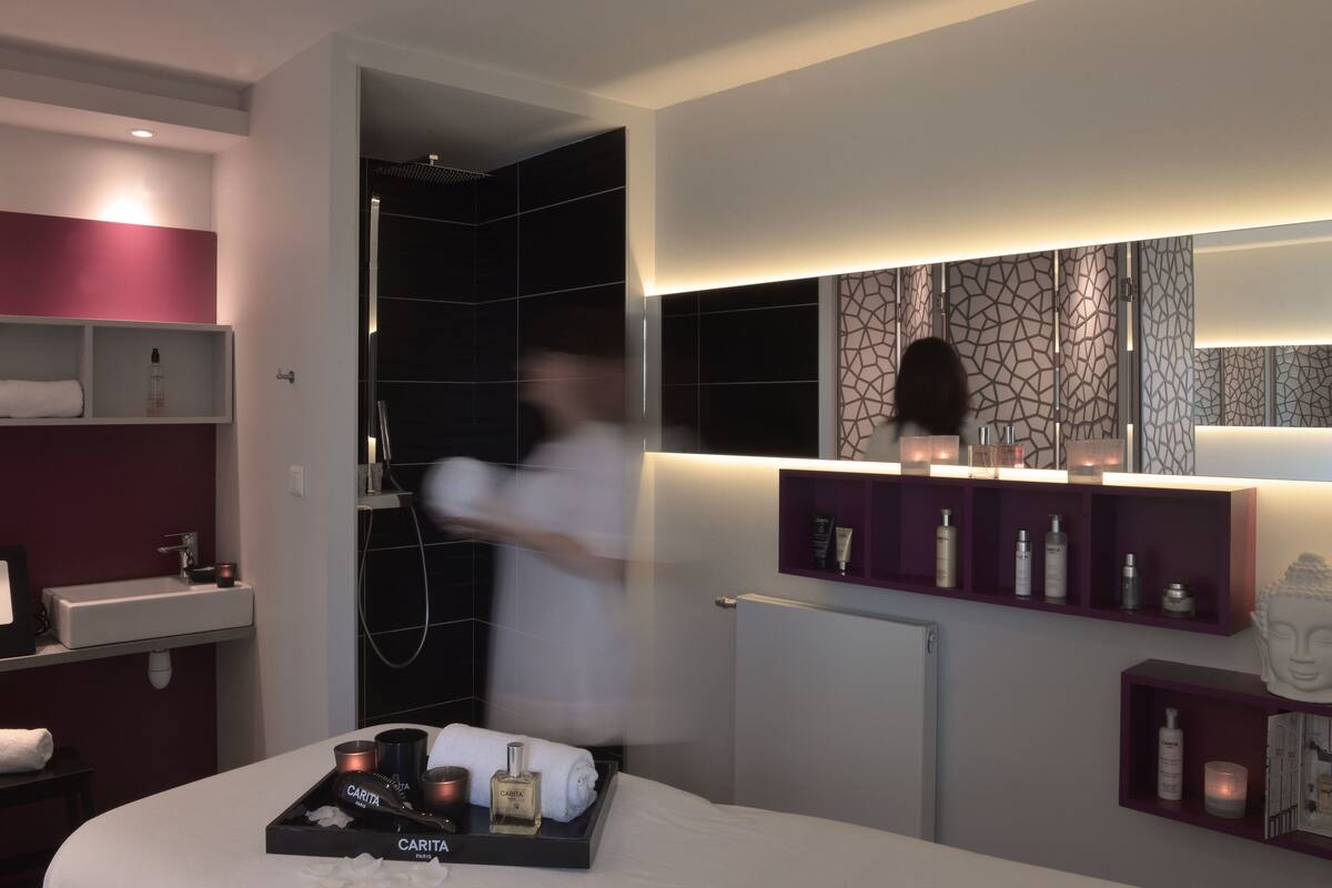 body treatments, hot stone massages, body wraps, body scrubs, facials