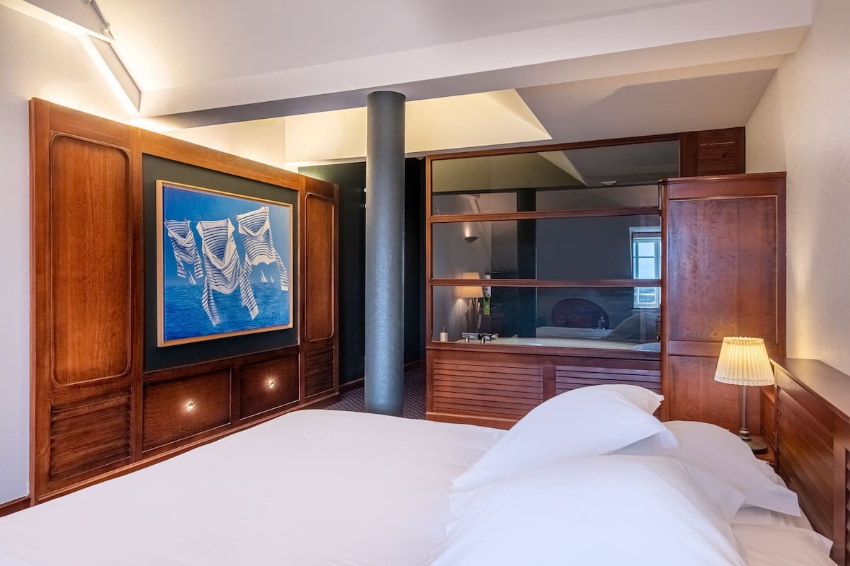 Superior Double or Twin Room | Minibar, in-room safe, individually decorated, individually furnished