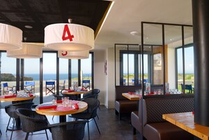 Desayuno buffet todos los días (con cargo)