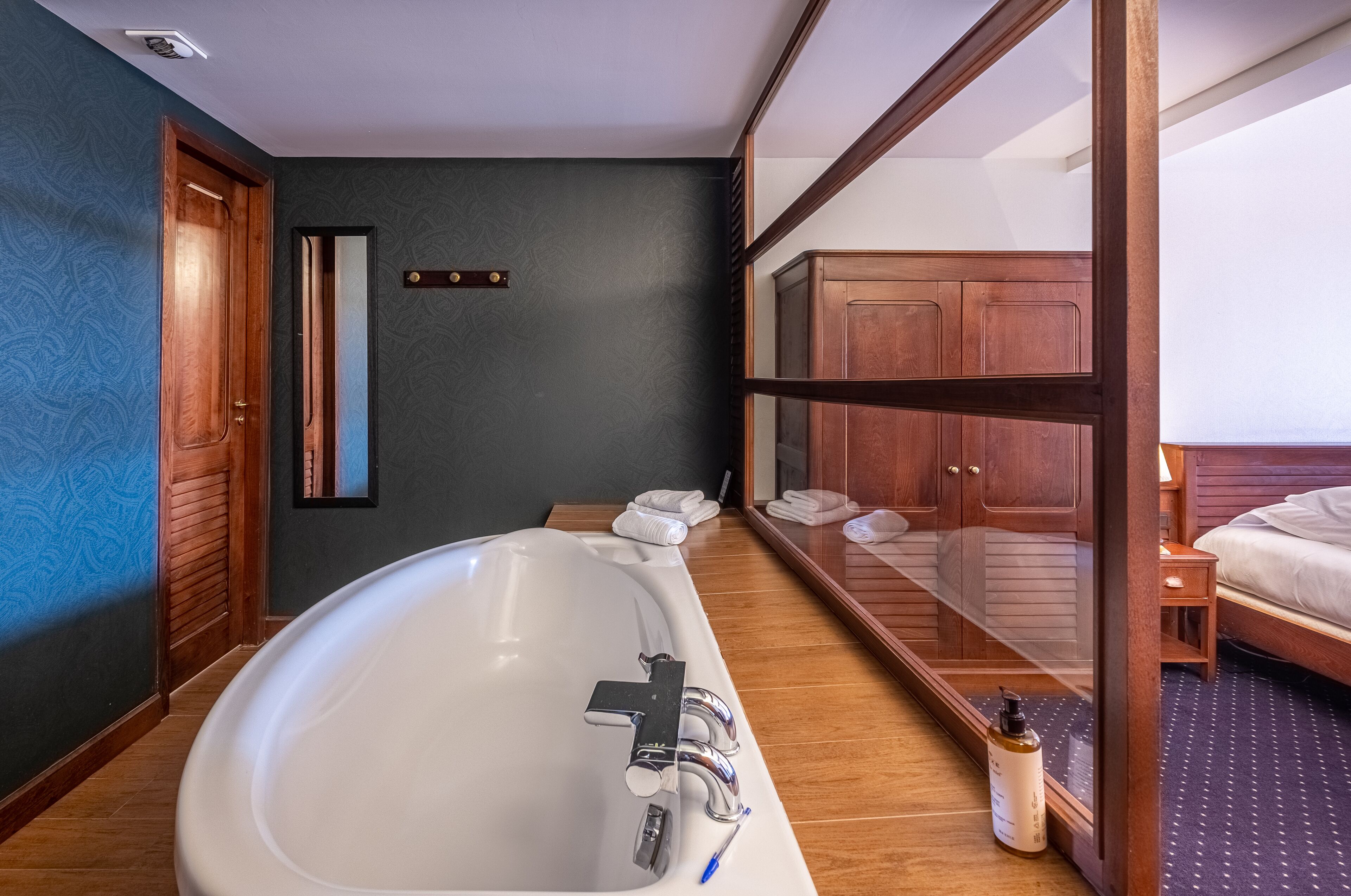 superior double or twin room | bathroom | free toiletries, hair dryer, bathrobes, slippers