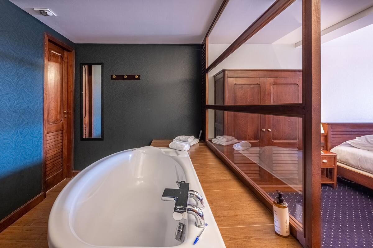 superior double or twin room | bathroom | free toiletries, hair dryer, bathrobes, slippers