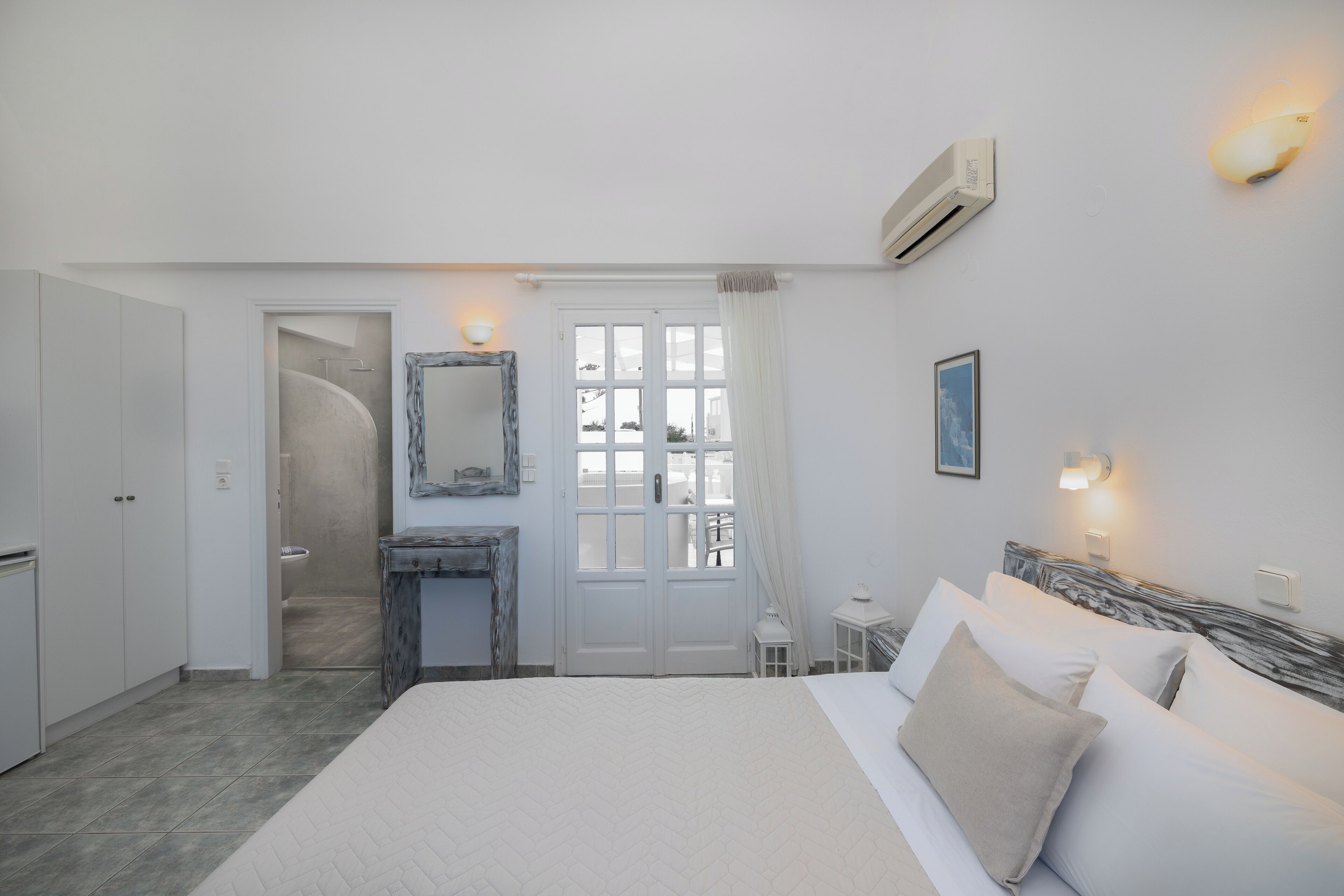 Svíta - nuddbaðker | Öryggishólf í herbergi, vöggur/ungbarnarúm, ókeypis þráðlaus nettenging