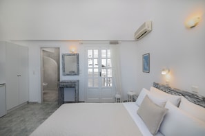 套房, 按摩浴缸 | 客房内保险箱、婴儿床、免费 WiFi、床单