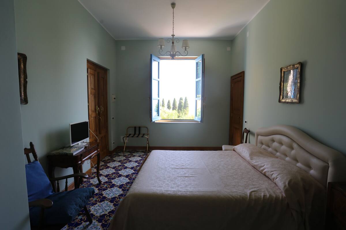 Panoramic Suite, 1 Queen Bed with Sofa bed, Kitchenette, Annex Building (Henry Faulkner) | Premium bedding, minibar, in-room safe, desk