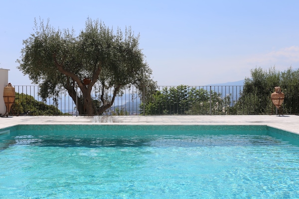 Piscine extérieure (ouverte en saison)