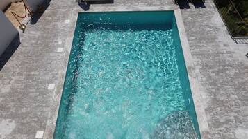 Kolam renang outdoor musiman