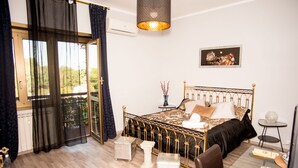 Down comforters, pillowtop beds, in-room safe, desk - B&B Domus dei Consoli (Rome)