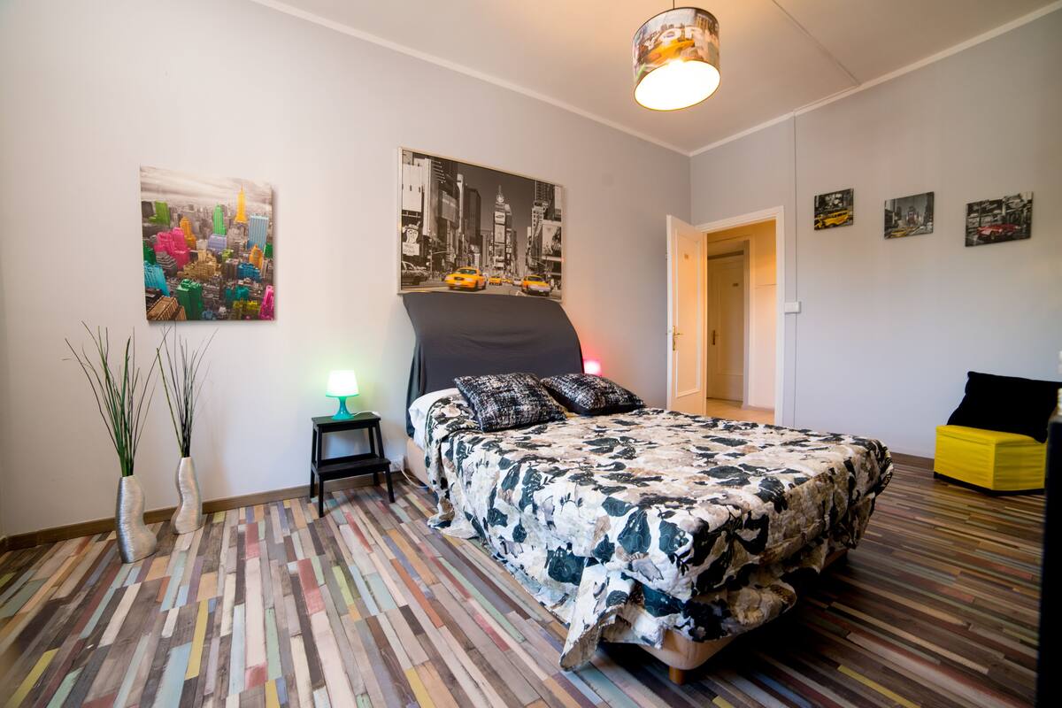 Tremannsrom – classic, privat bad (External) | Dundyner, senger med overmadrass, safe på rommet og skrivebord