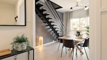 Dúplex estàndard, 2 dormitoris | Menjador