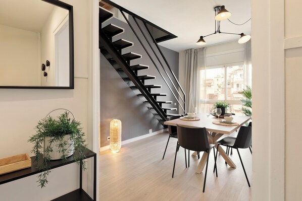 Appartement Duplex Standard, 2 chambres | Salle Ă manger