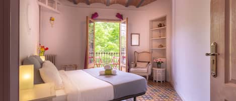 Egyptian cotton sheets, premium bedding, memory-foam beds, in-room safe