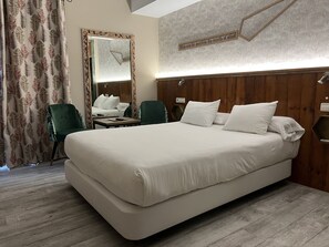 Standard Double or Twin Room, Private Bathroom | In-room safe, desk, blackout drapes, soundproofing - Hostal Alameda (Tarifa)