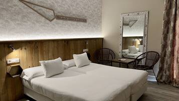 Standard Double or Twin Room, Private Bathroom | In-room safe, desk, blackout drapes, soundproofing