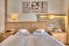 Standard Double or Twin Room | Desk, soundproofing, free WiFi, bed sheets - Hotel Rose (Val di Vizze)