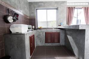 In-room safe, individually decorated, individually furnished, desk - Alphabeto Resort (Rawai)
