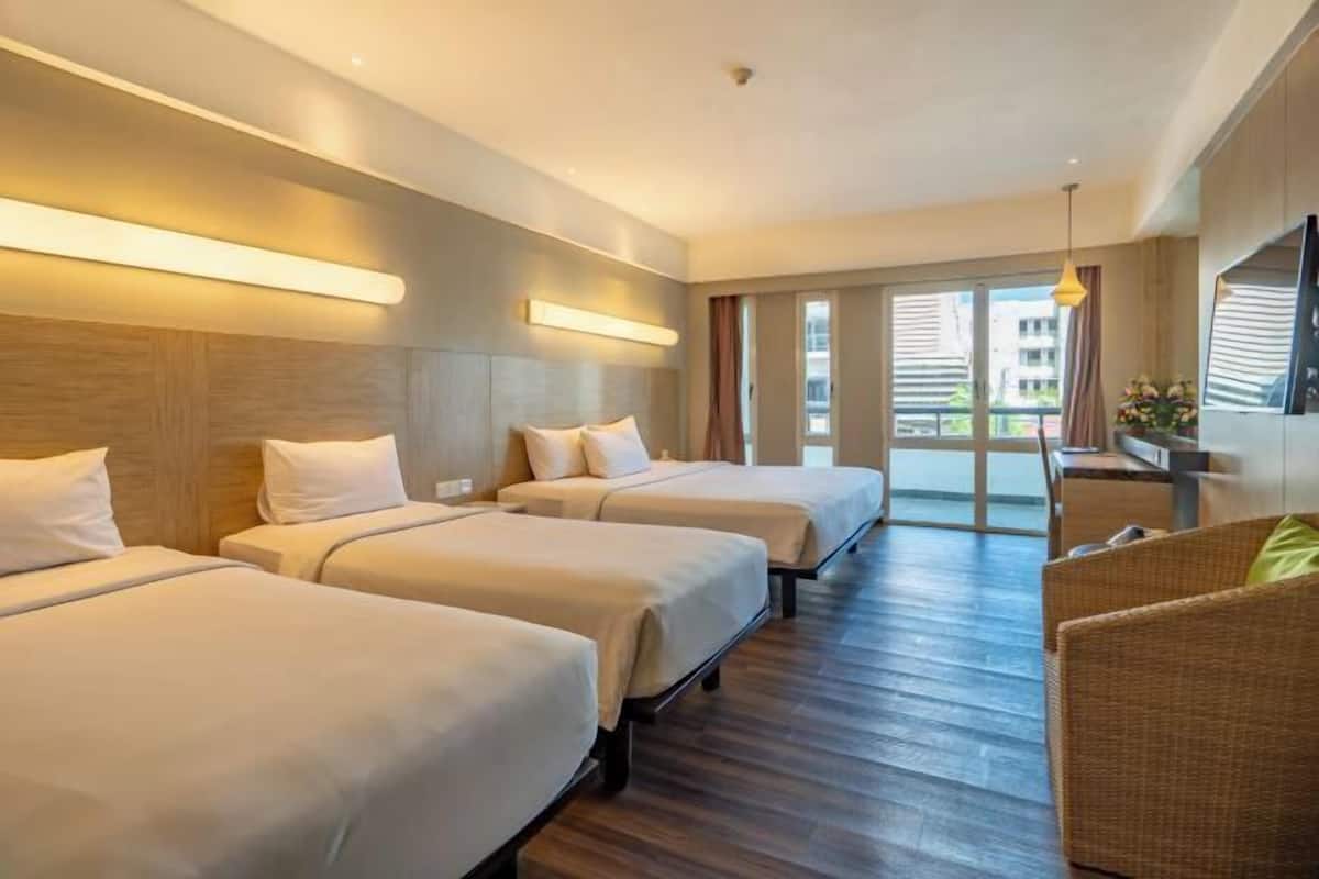 Premium bedding, in-room safe, desk, iron/ironing board (on request)