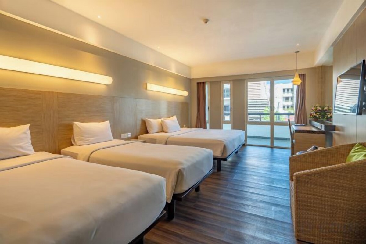 Premium bedding, in-room safe, desk, iron/ironing board (on request)