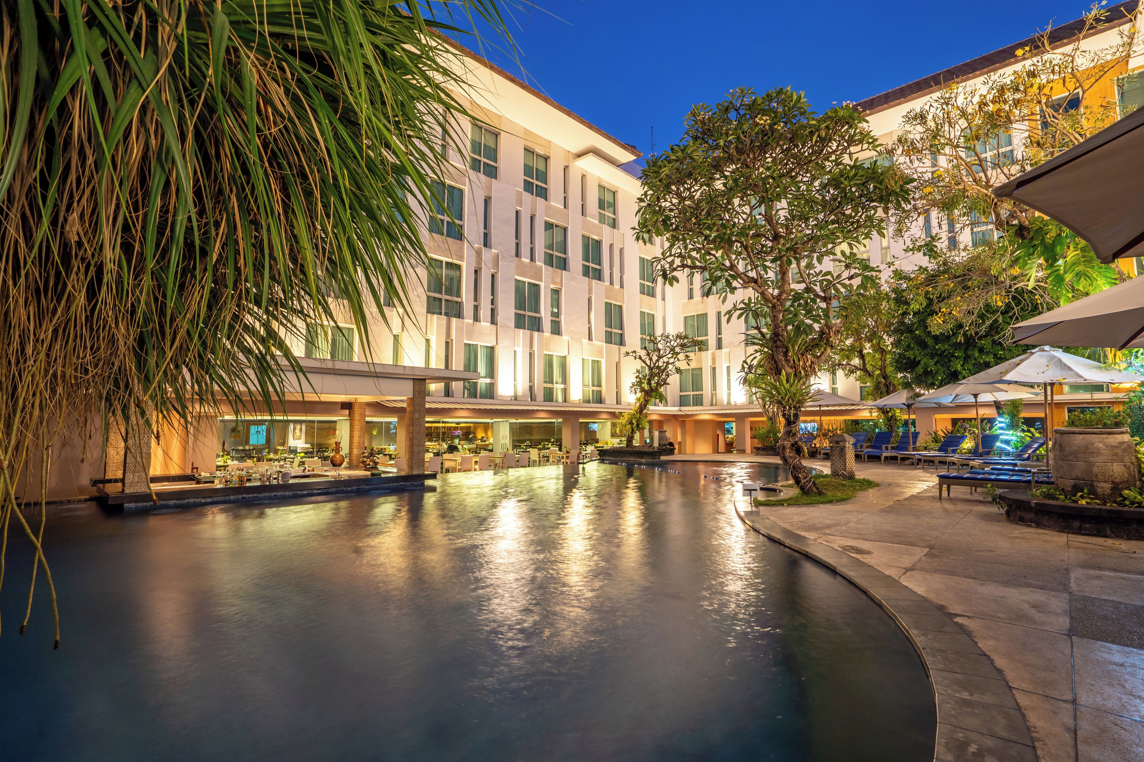 Außenpool, Liegestühle