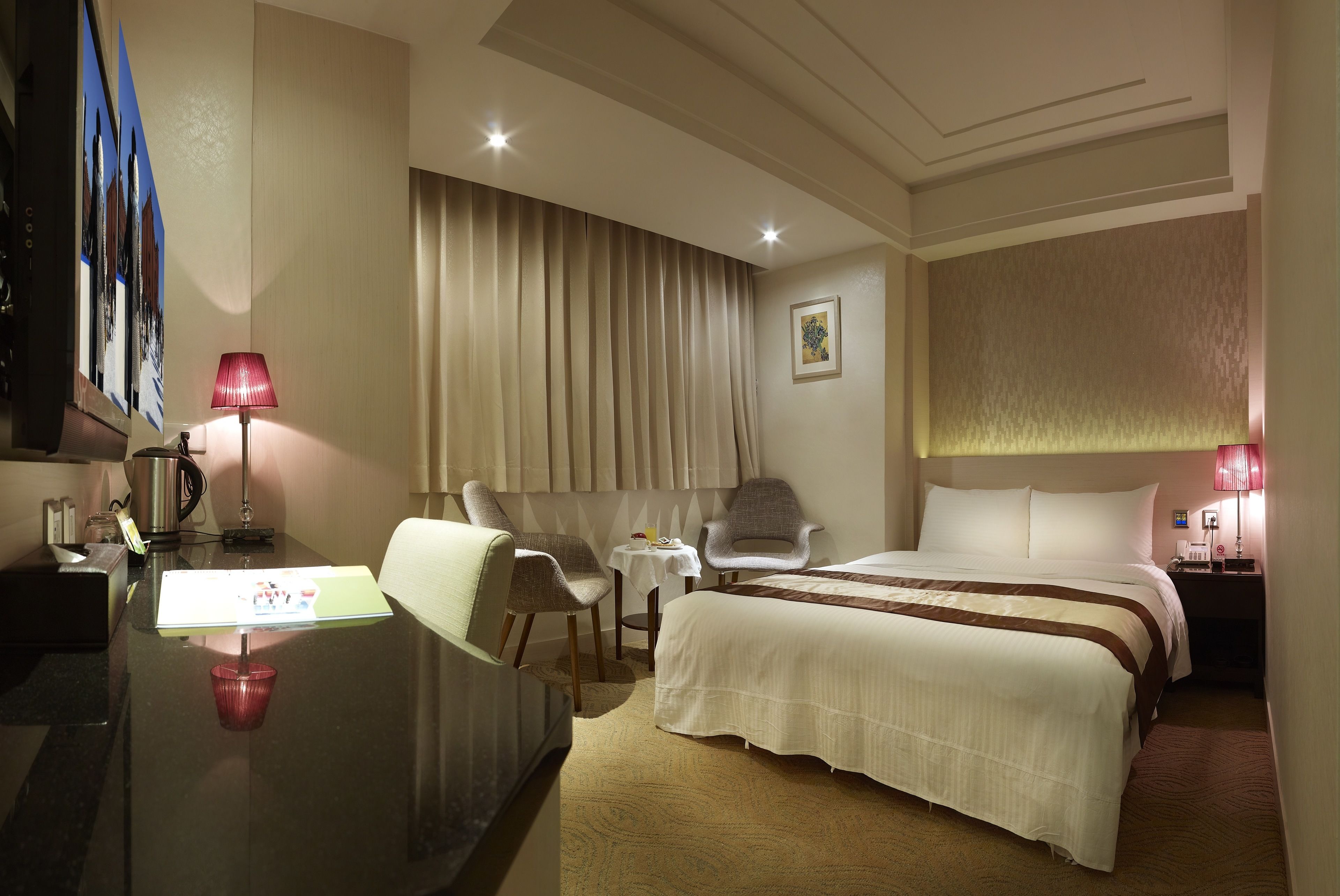 superior double room | minibar, in-room safe, desk, soundproofing