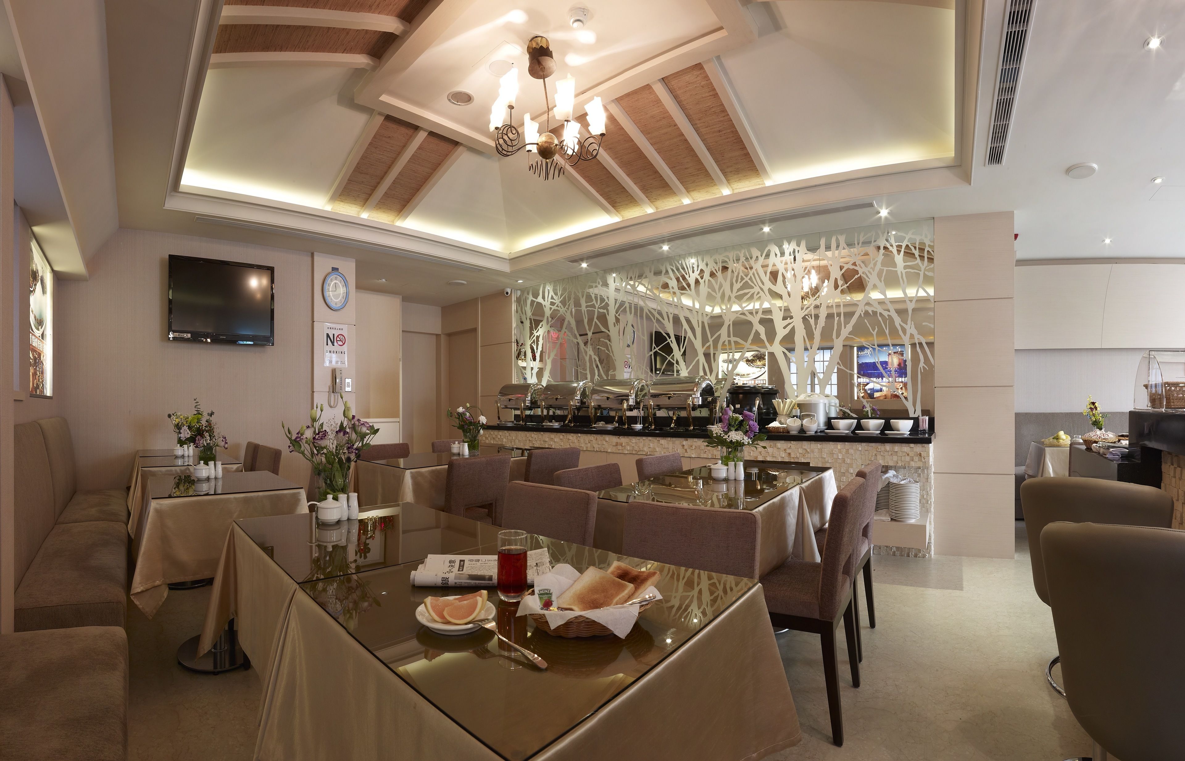 daily buffet breakfast (twd 200 per person)