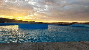 Outdoor pool, sun loungers - Sossus Oasis Camp Site (Sesriem)