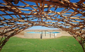 Outdoor pool, sun loungers - Sossus Oasis Camp Site (Sesriem)