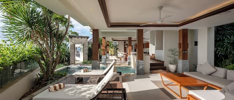 Villa, 2 habitaciones, vistas a la bahía | Zona de estar | Televisión LCD de 42 pulgadas con canales por cable, una televisión