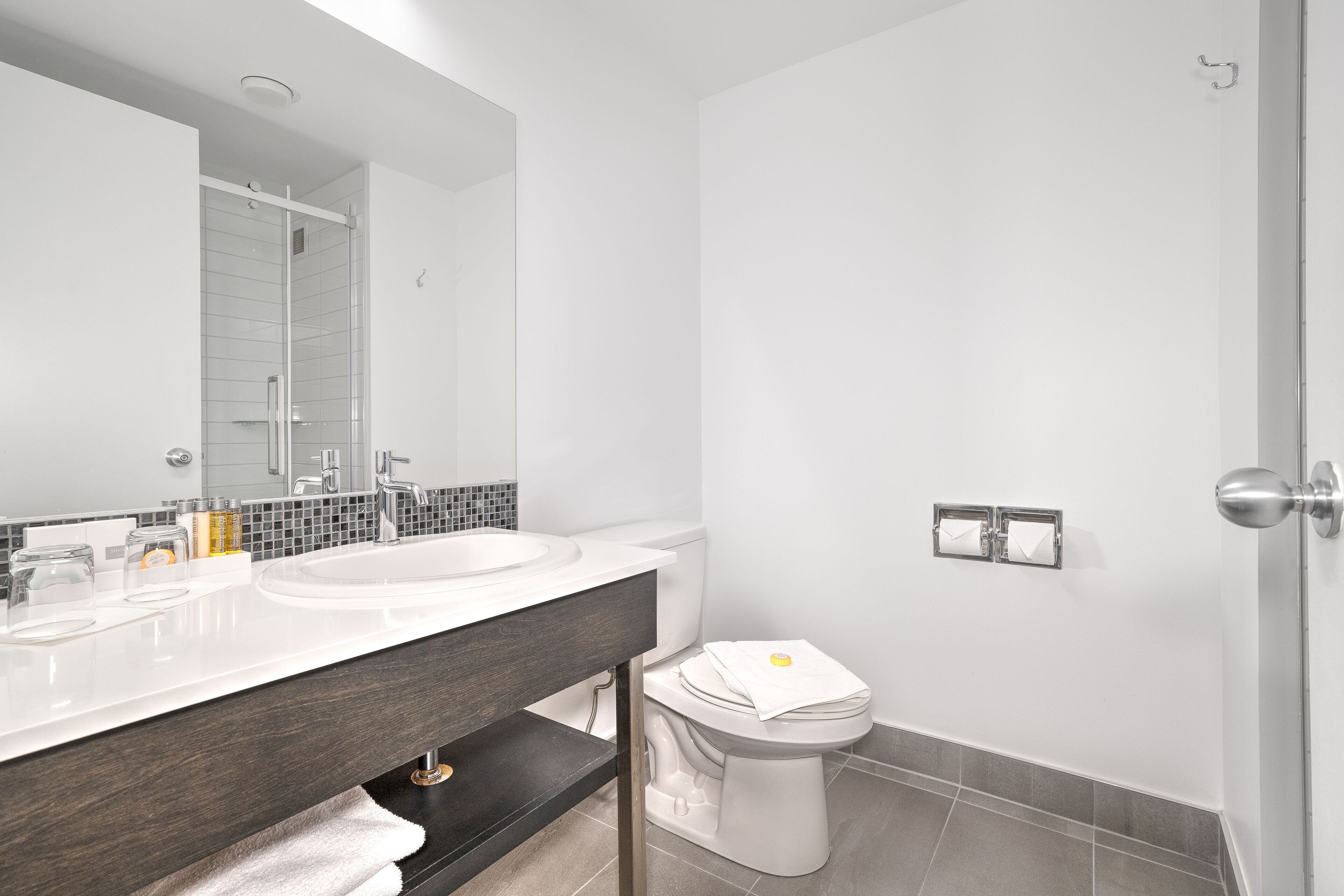 standard room, 2 queen beds, non smoking | bathroom | hair dryer, bathrobes, towels, soap