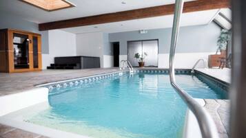 Indoor pool, pool loungers