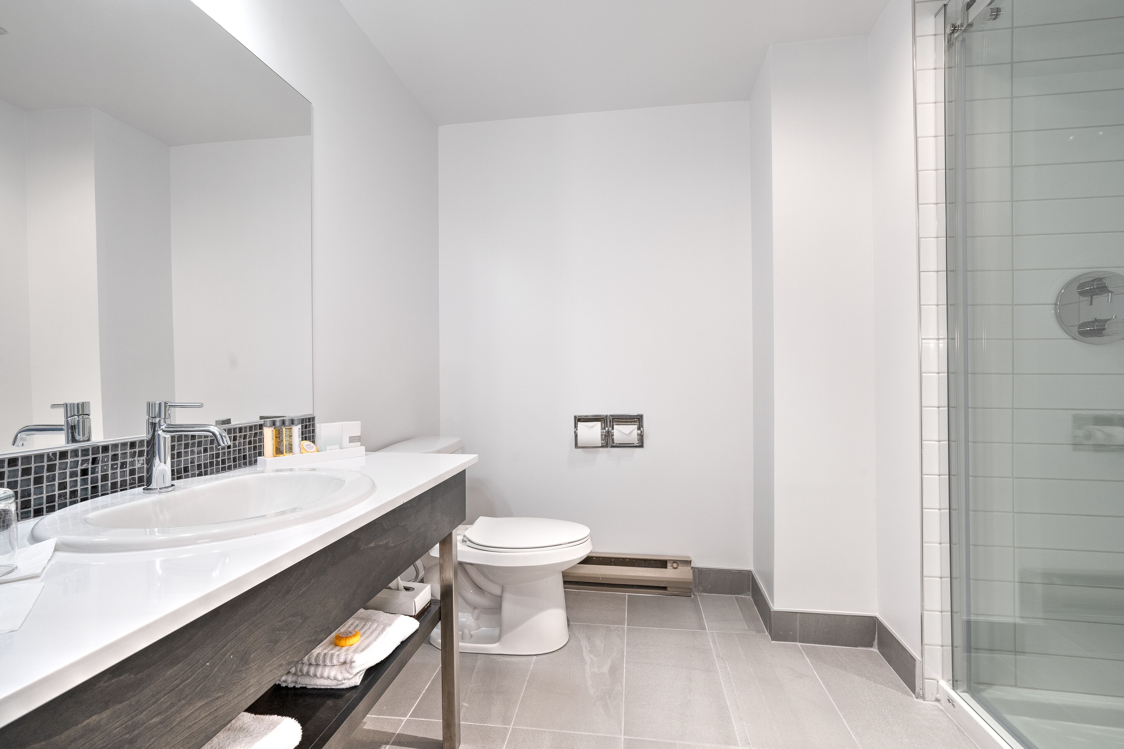 suite, 1 king bed, non smoking | bathroom | hair dryer, bathrobes, towels, soap