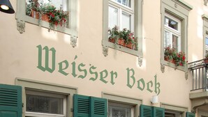 Unclassified image, 4 of 24, button - Weisser Bock (Heidelberg)