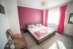 Premium bedding, minibar, in-room safe, blackout drapes - Guest House Ćiro (Sarajevo)