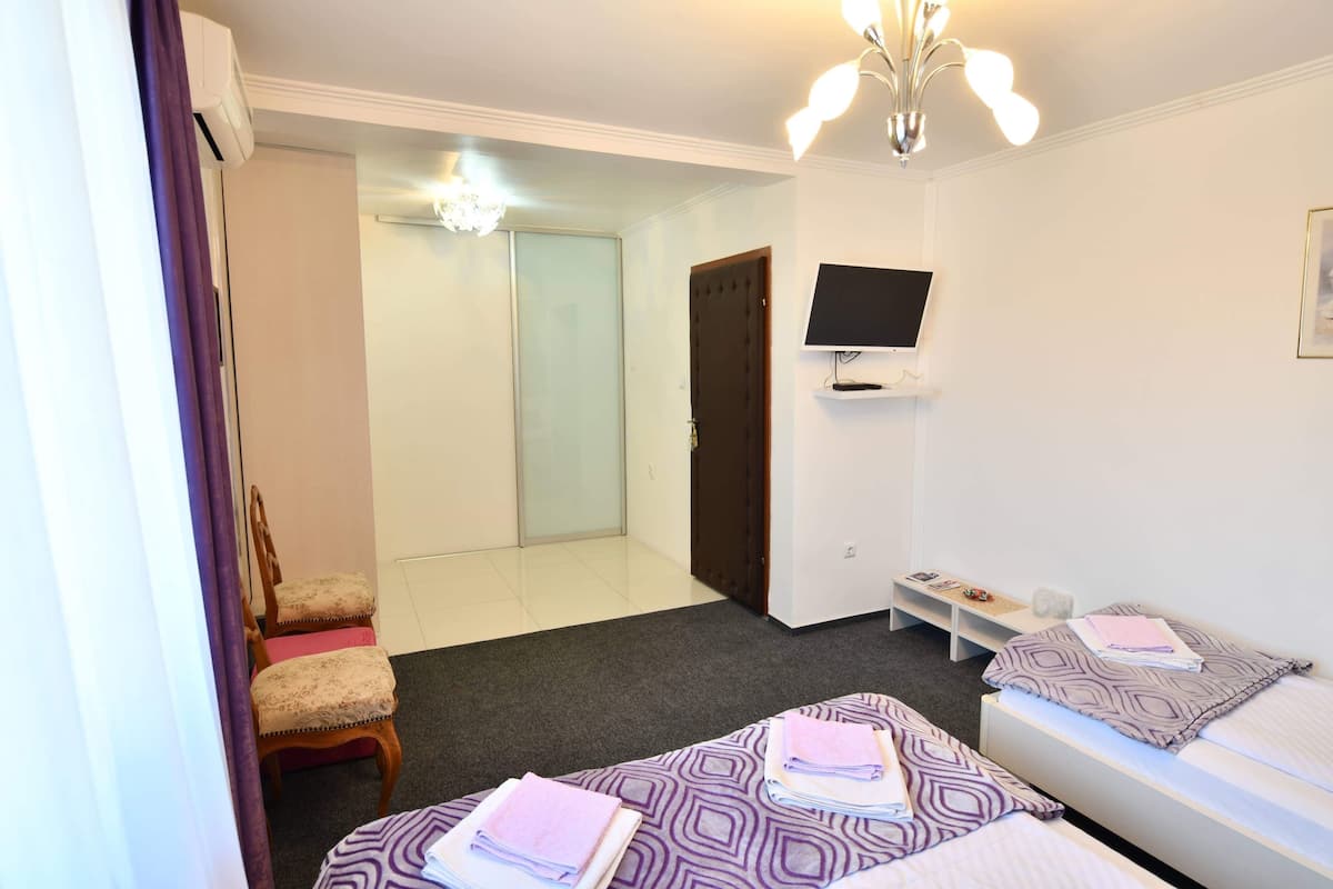 Classic Room - 3 beds | Premium bedding, minibar, in-room safe, blackout curtains