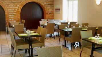 Breakfast, lunch, dinner served; local cuisine