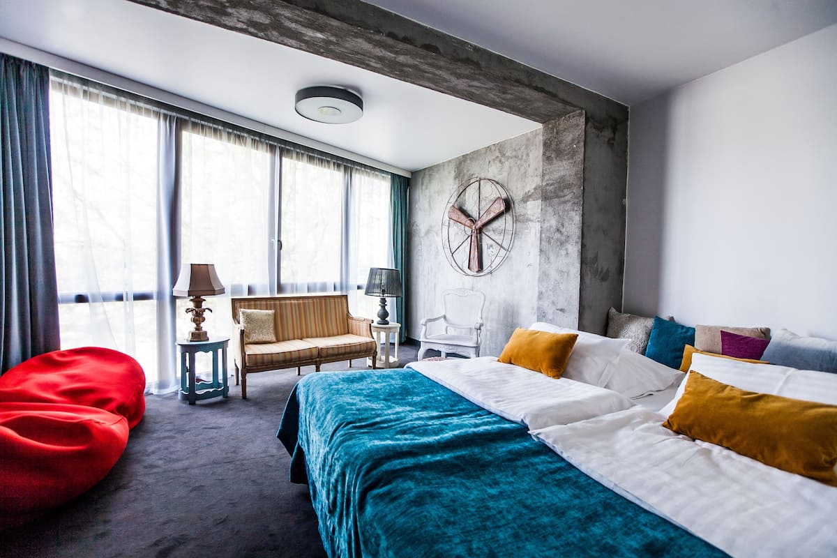 Chambre supérieure double | Coffre-fort, bureau, fer et planche à repasser, accès au Wi-Fi (inclus)