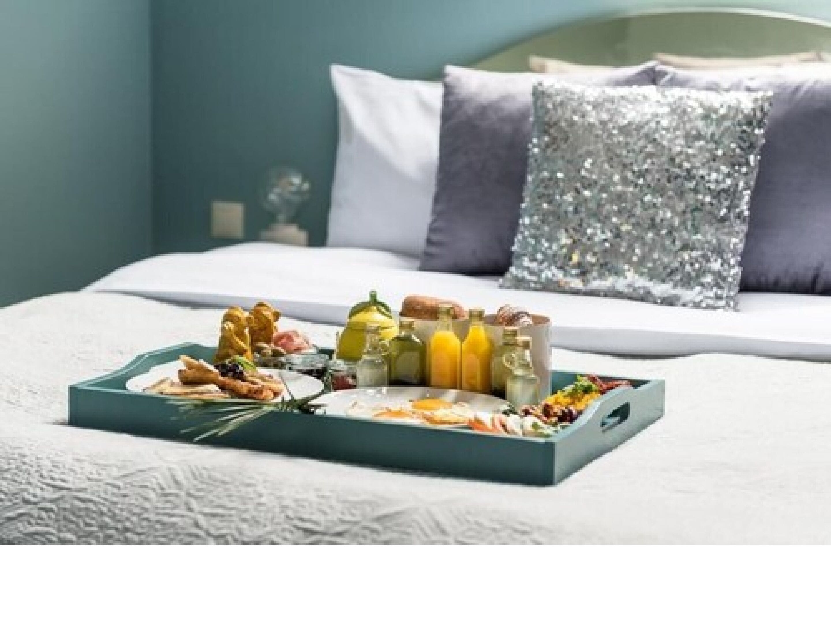 superior double room | in-room dining