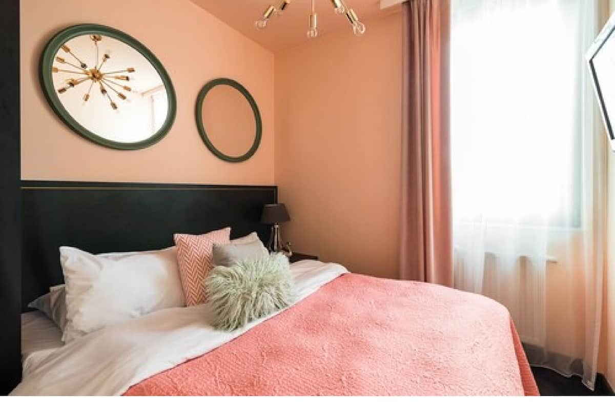 Habitación Confort doble | Caja fuerte, escritorio, tabla de planchar con plancha y wifi gratis