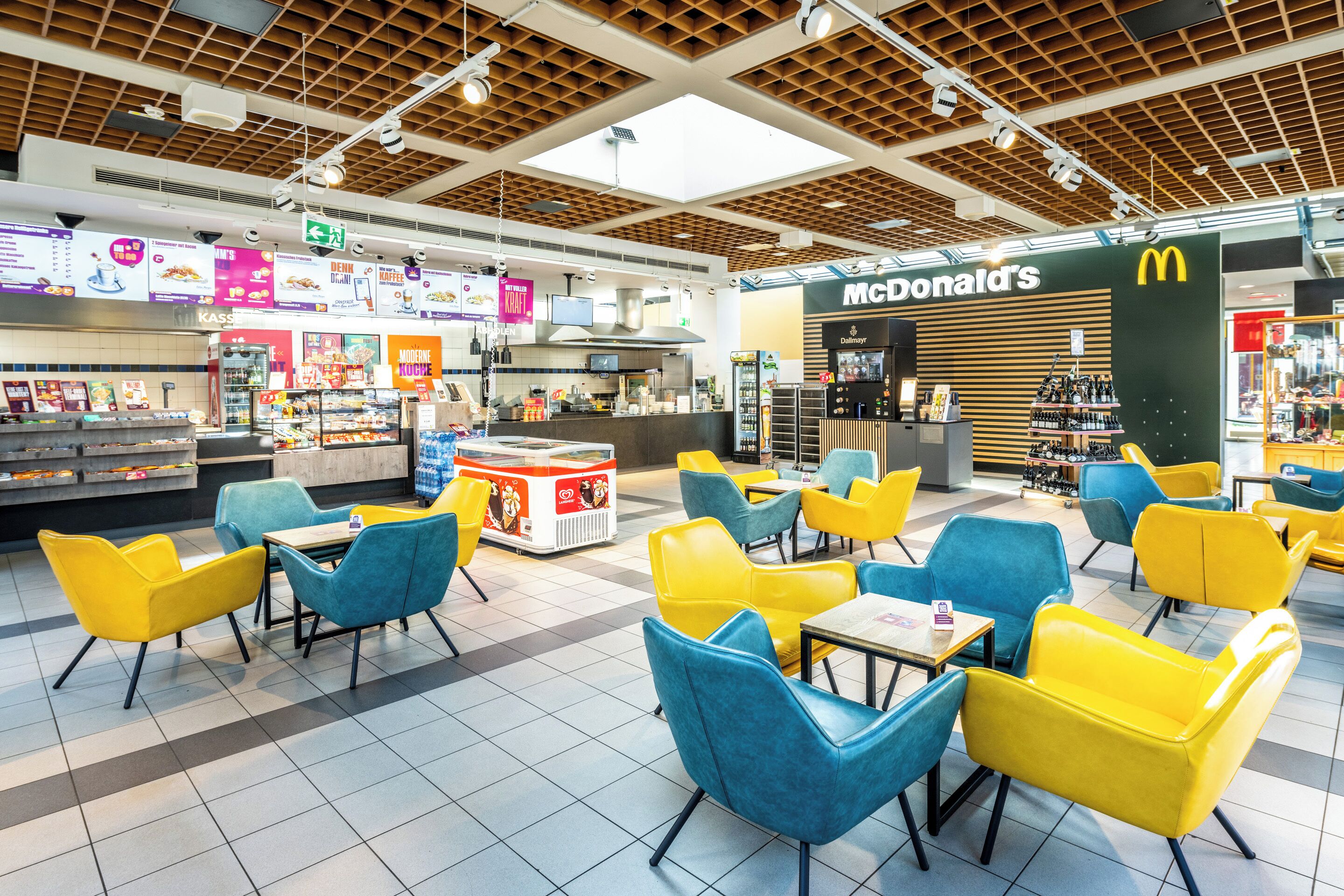 Petit déjeuner, déjeuner et dîner servis sur place