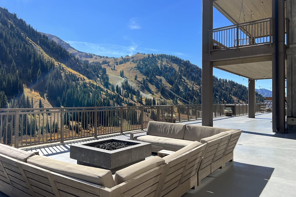 The Snowpine Lodge