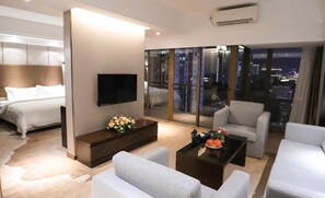 Minibar, caja de seguridad en la habitación, escritorio y wifi gratis