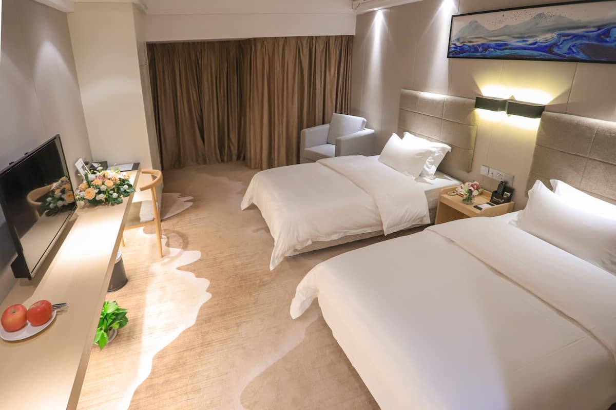 Deluxe Room, 2 Single Beds | Minibar, in-room safe, desk, free WiFi