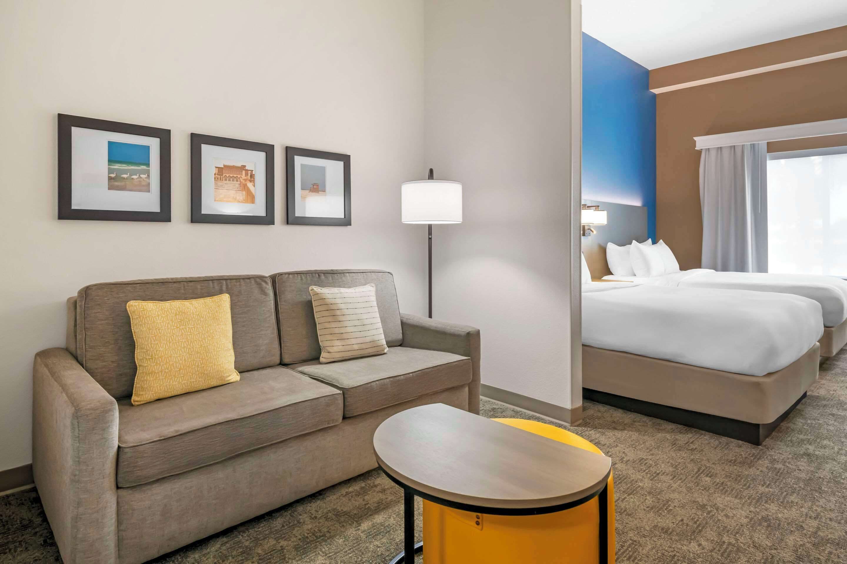 premium bedding, pillow-top beds, in-room safe, desk