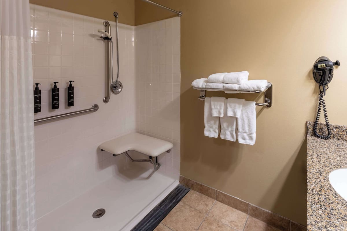 Salle de bain accessible aux personnes à mobilité réduite
