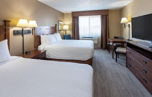 Premium bedding, desk, iron/ironing board, free WiFi