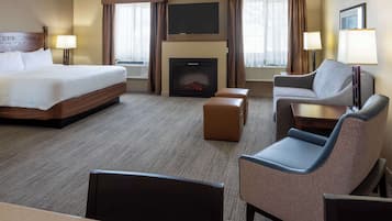 Premium bedding, desk, iron/ironing board, free WiFi