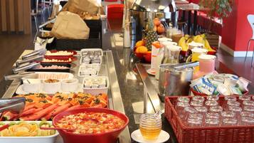 Café da manhã com buffet todos os dias mediante uma taxa