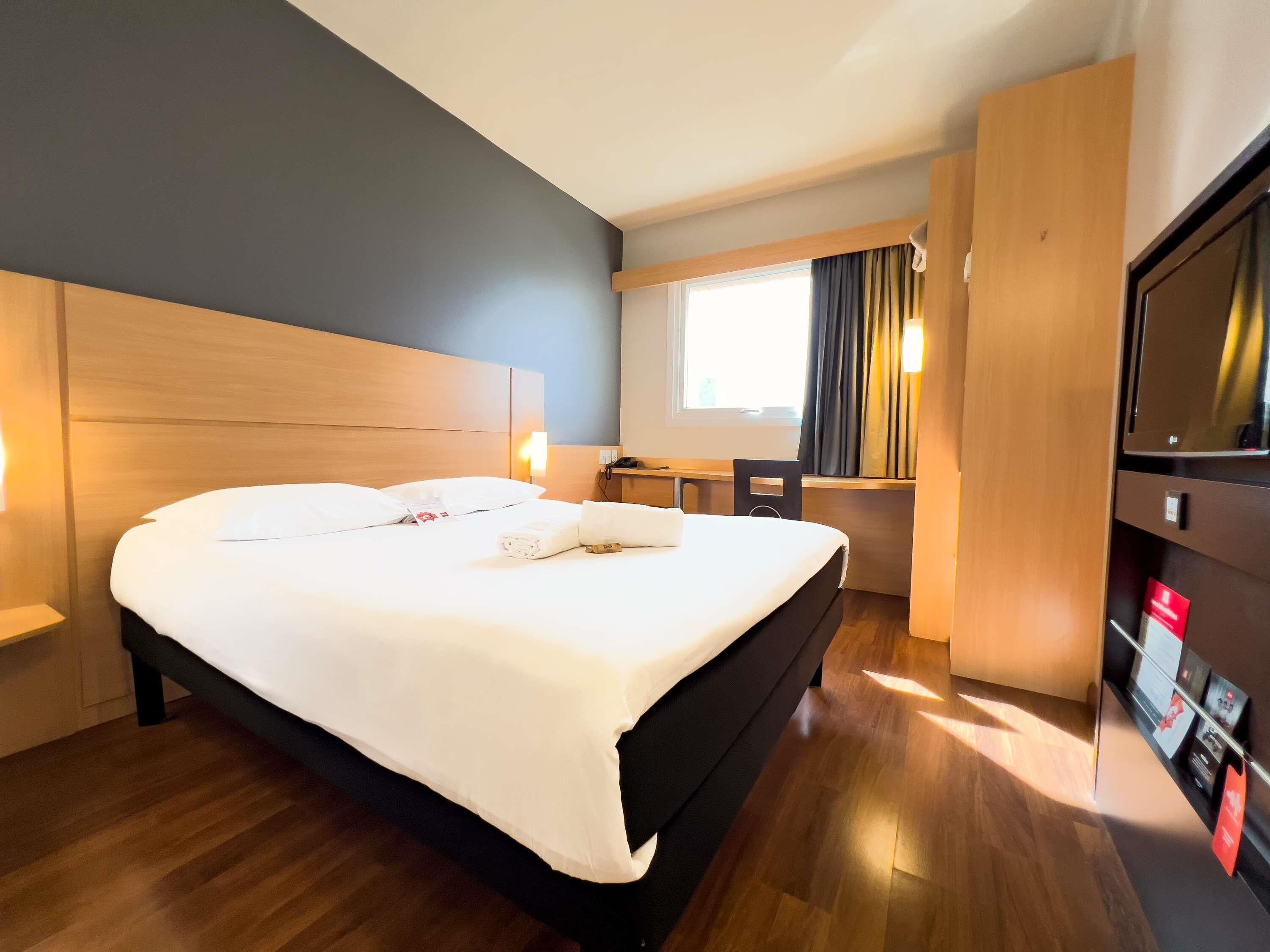 Habitació estàndard, 1 llit doble | Minibar, caixa forta a l'habitació i escriptori 