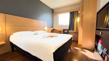 Quarto standard, 1 cama de casal | Frigobar, cofres nos quartos, escrivaninha