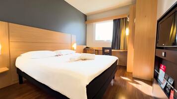 Quarto standard, 1 cama de casal | Frigobar, cofres nos quartos, escrivaninha